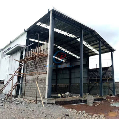 Edifici industriali con struttura in acciaio PEB dal fascino estetico