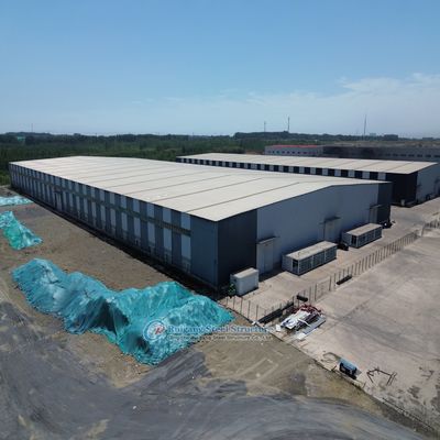 magazzino di struttura in acciaio su misura con fondazione in cemento