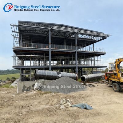 Edificio in acciaio prefabbricato con carico del vento fino a 300 km/h Galvanizzazione a caldo e grado di acciaio Q355/Q235